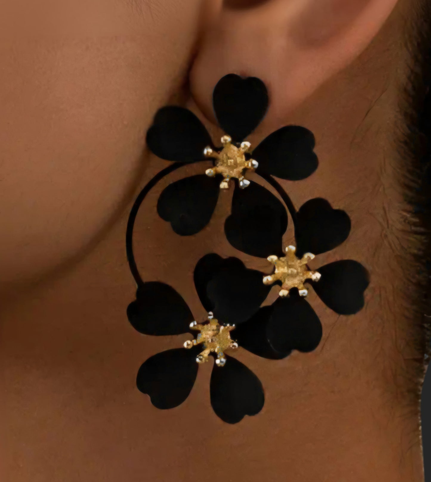 MoUi. New Camelia Black Drop