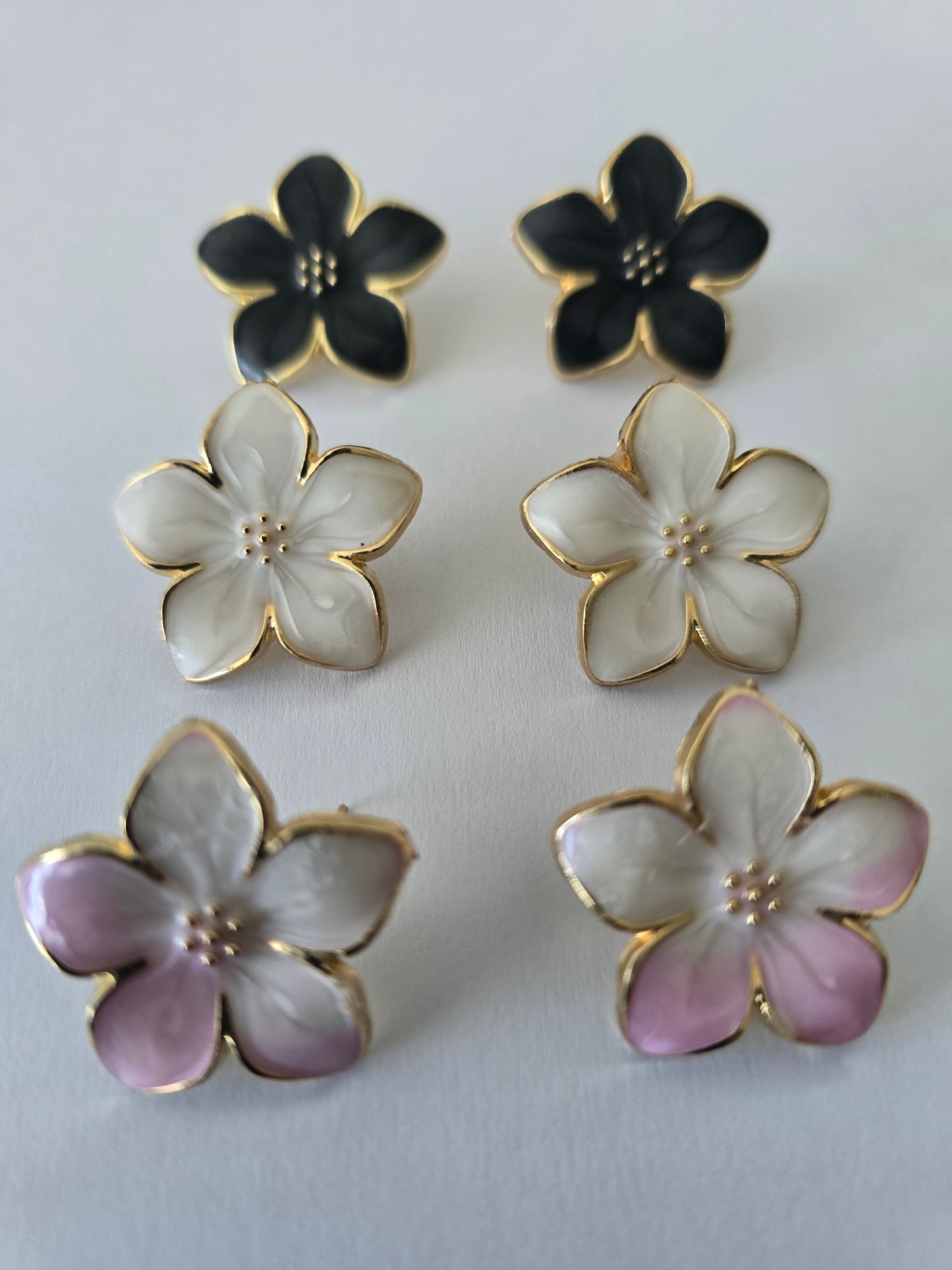 MoUi New Redesign Black Floral Stud