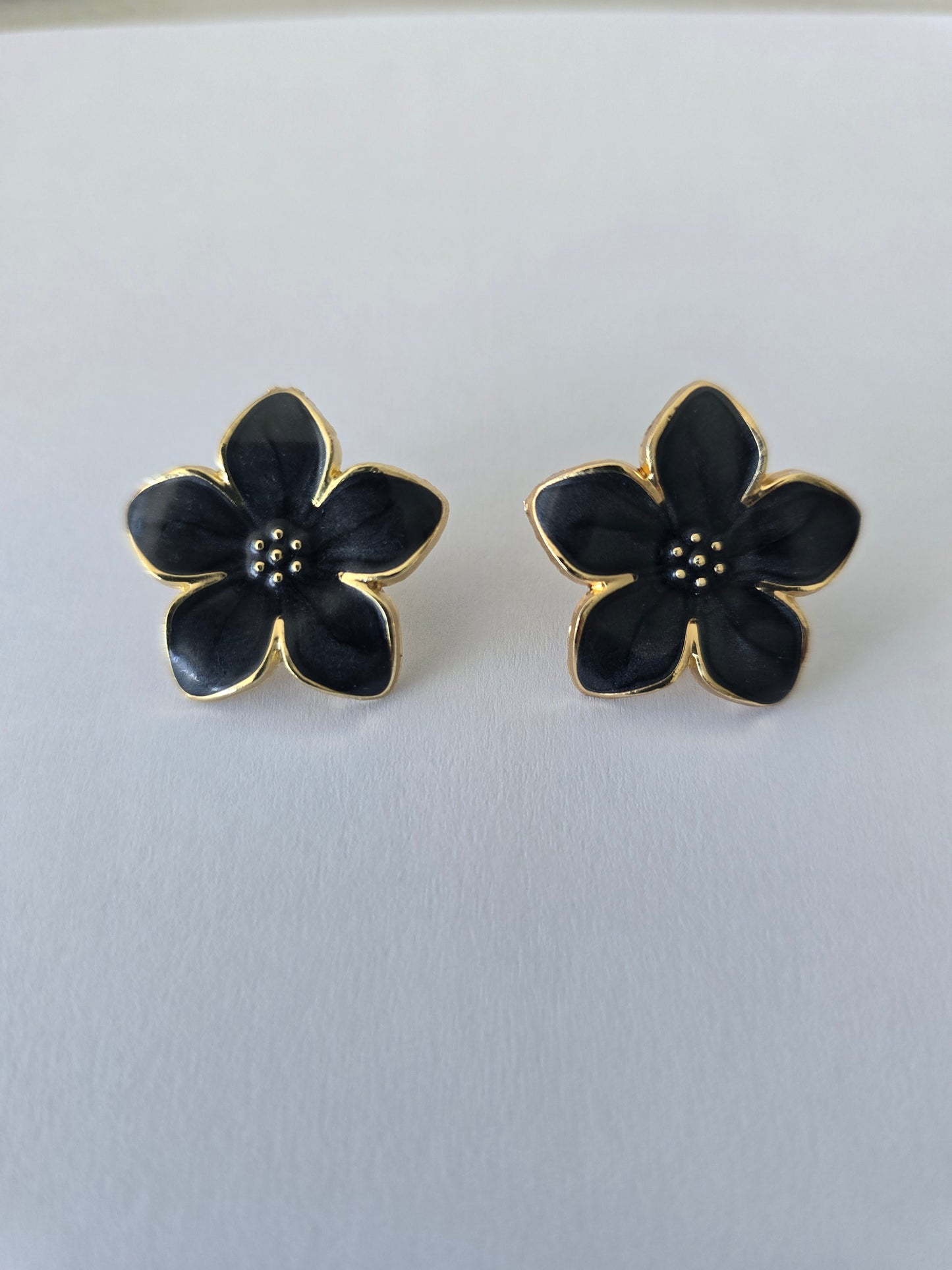 MoUi New Redesign Black Floral Stud