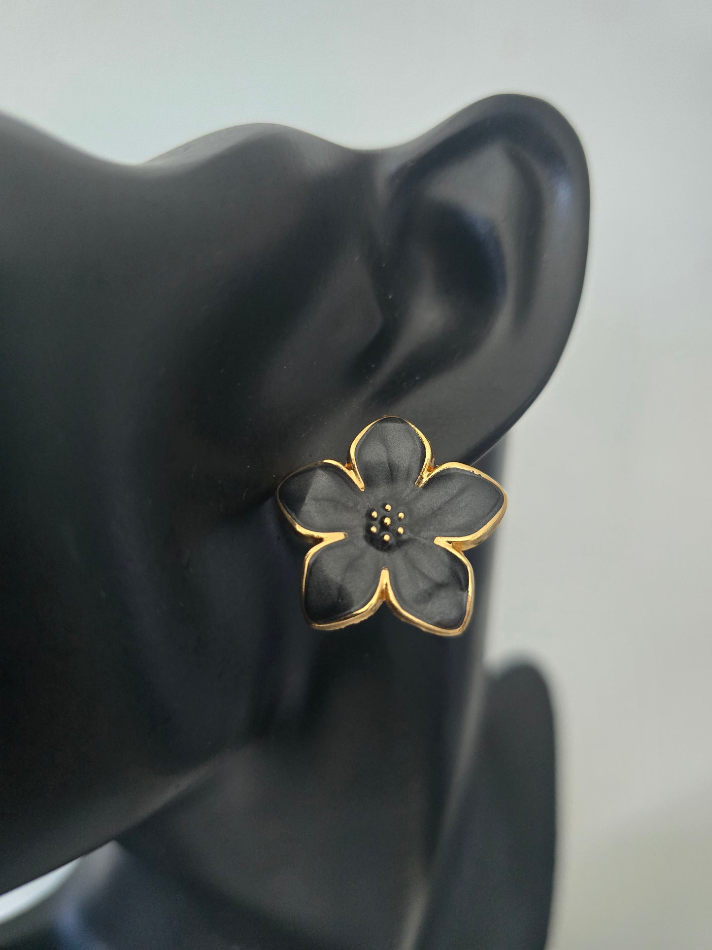 MoUi New Redesign Black Floral Stud