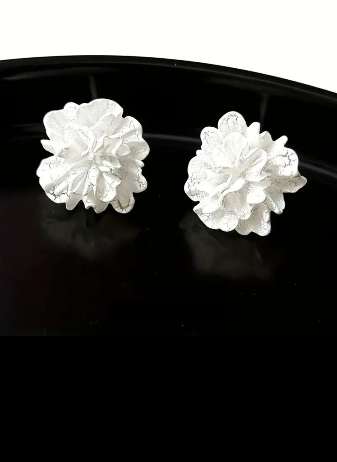 MoUi. New Floral Frosted Stud