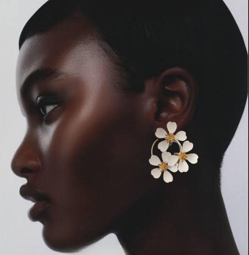 MoUi. New Camelia White Drop