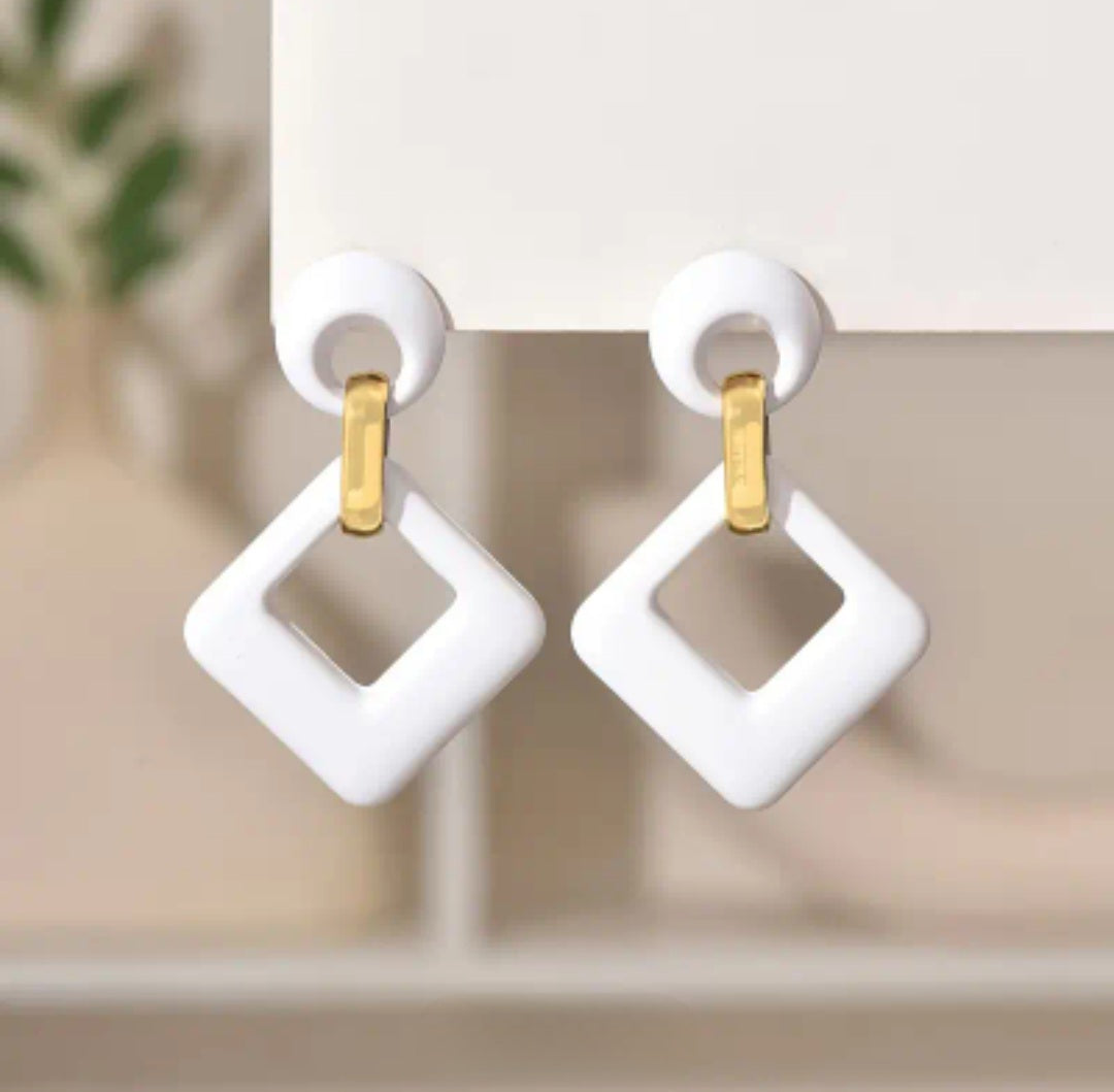 MoUi. New Dangle White