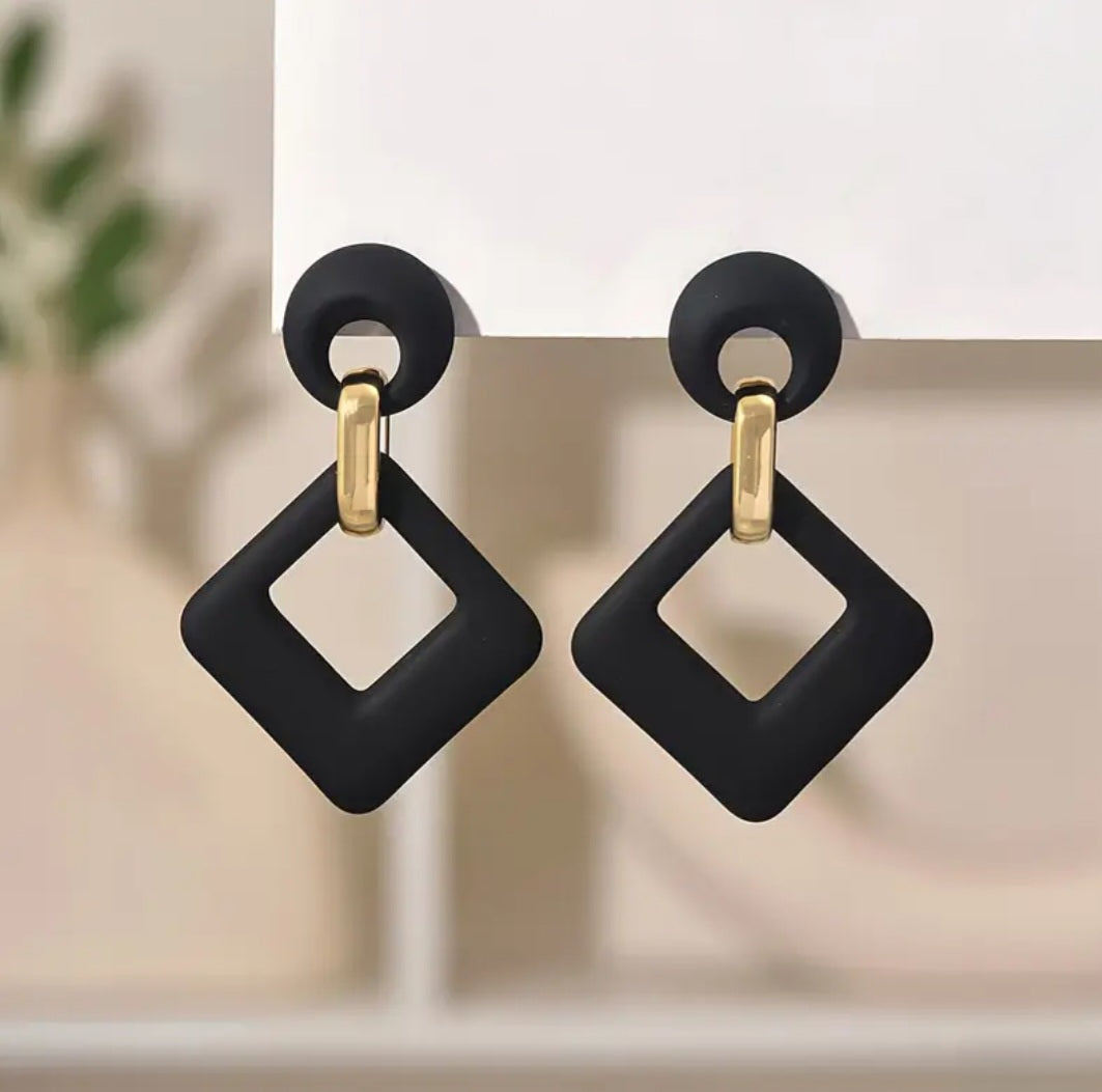 MoUi. New Dangle Black