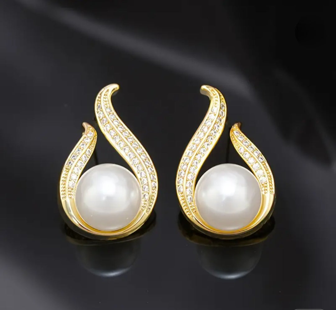 MoUi. New French Glass Inlaid Pearl Drop