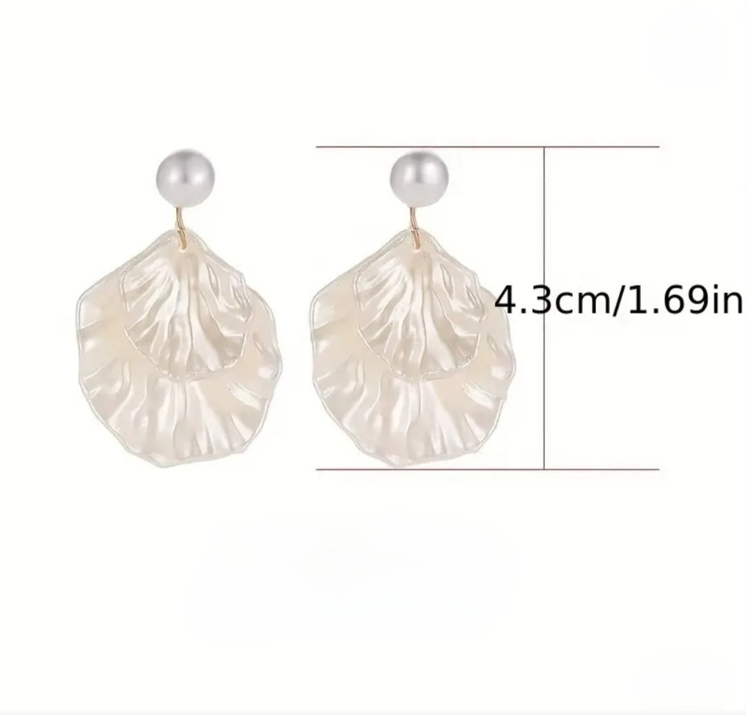 MoUi. New Shell Drop Faux Pearl Accents