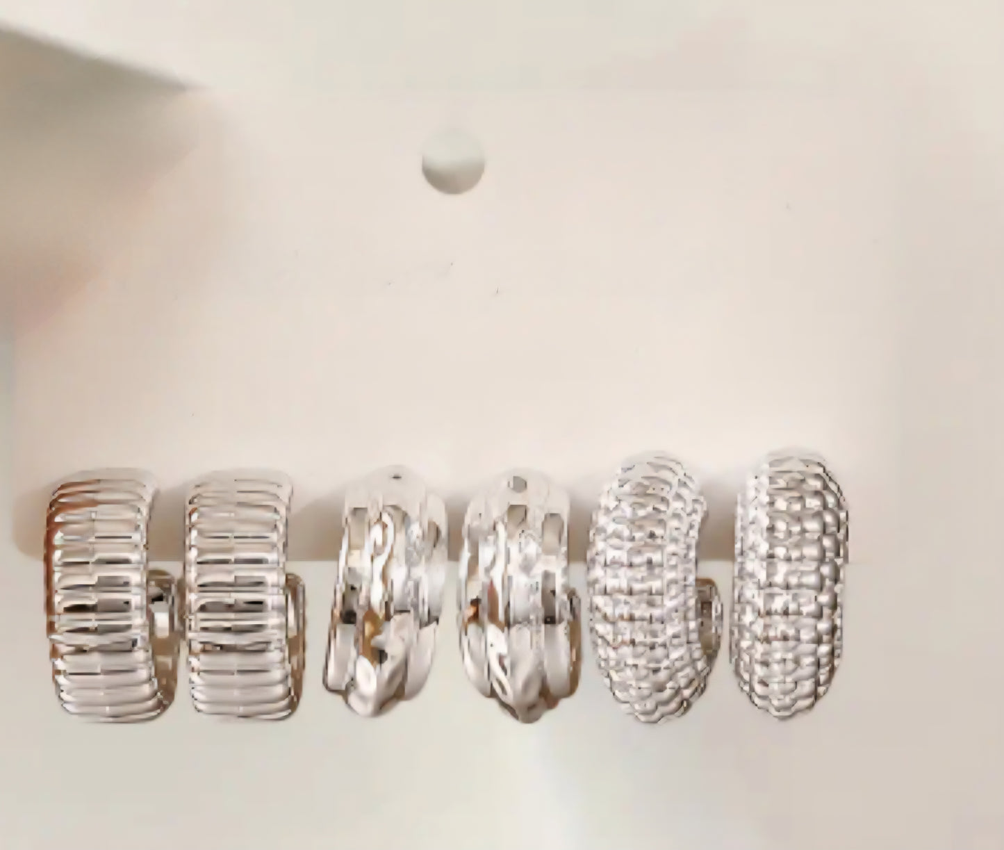 MoUi. New Silver Ribbed Hoop Earring