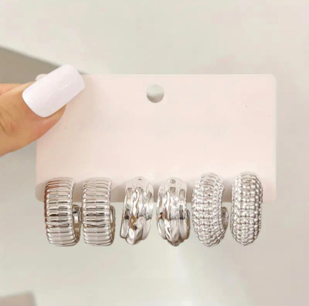 MoUi. New Silver Hoop Earring