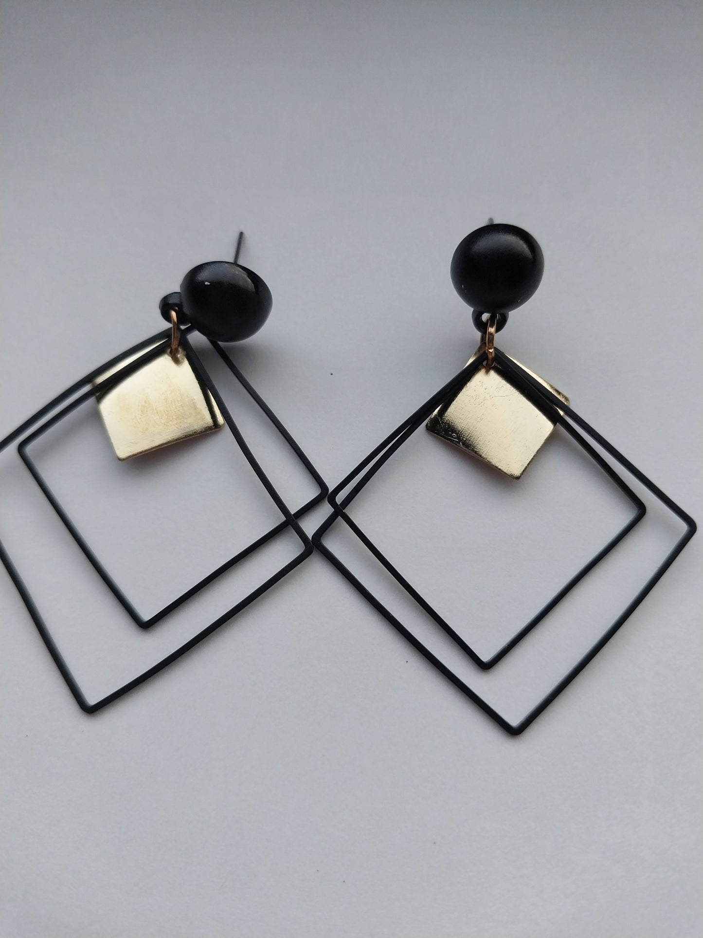 MoUi. Resplendent Black and Gold Square Drop