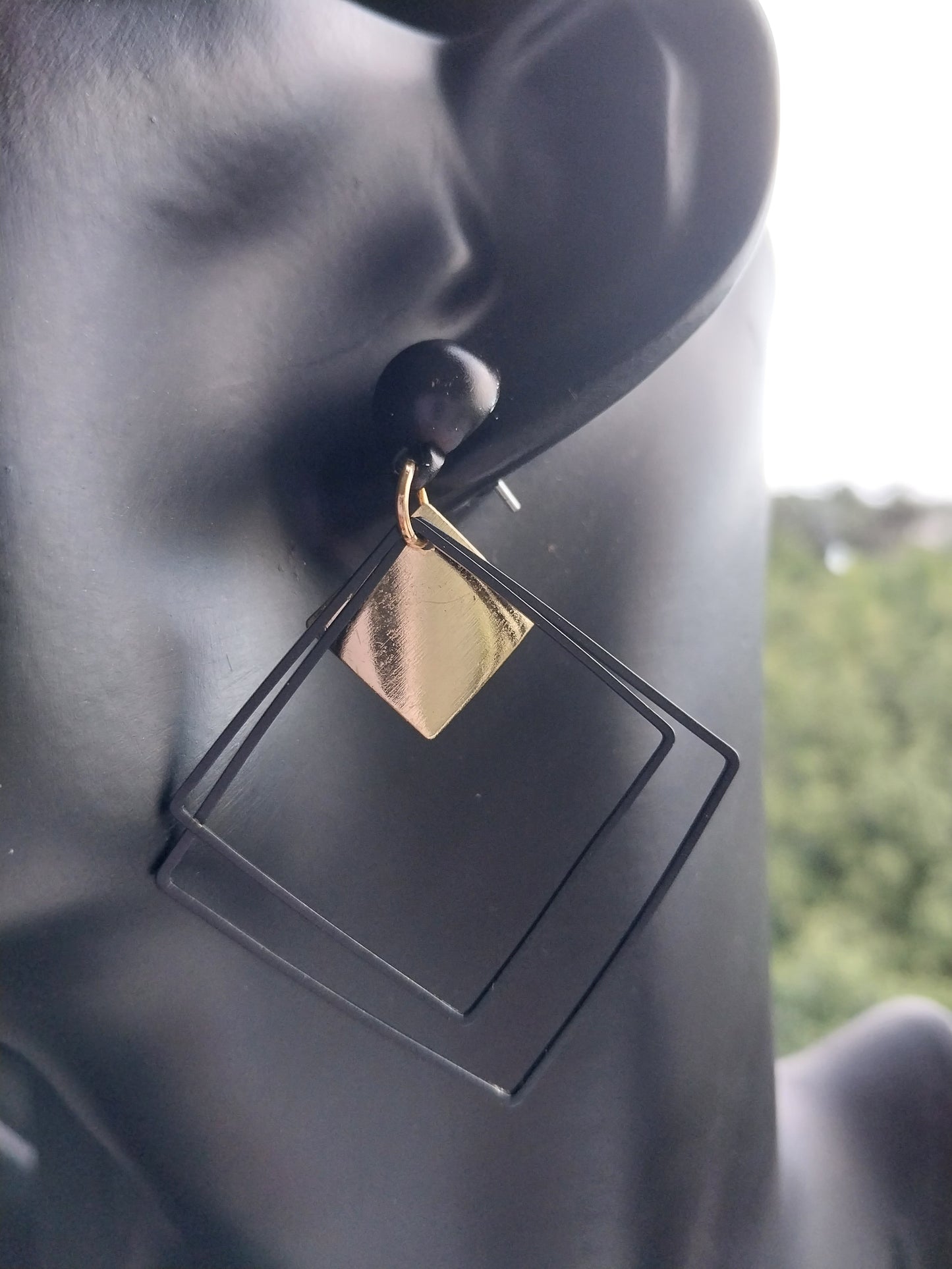 MoUi. Resplendent Black and Gold Square Drop