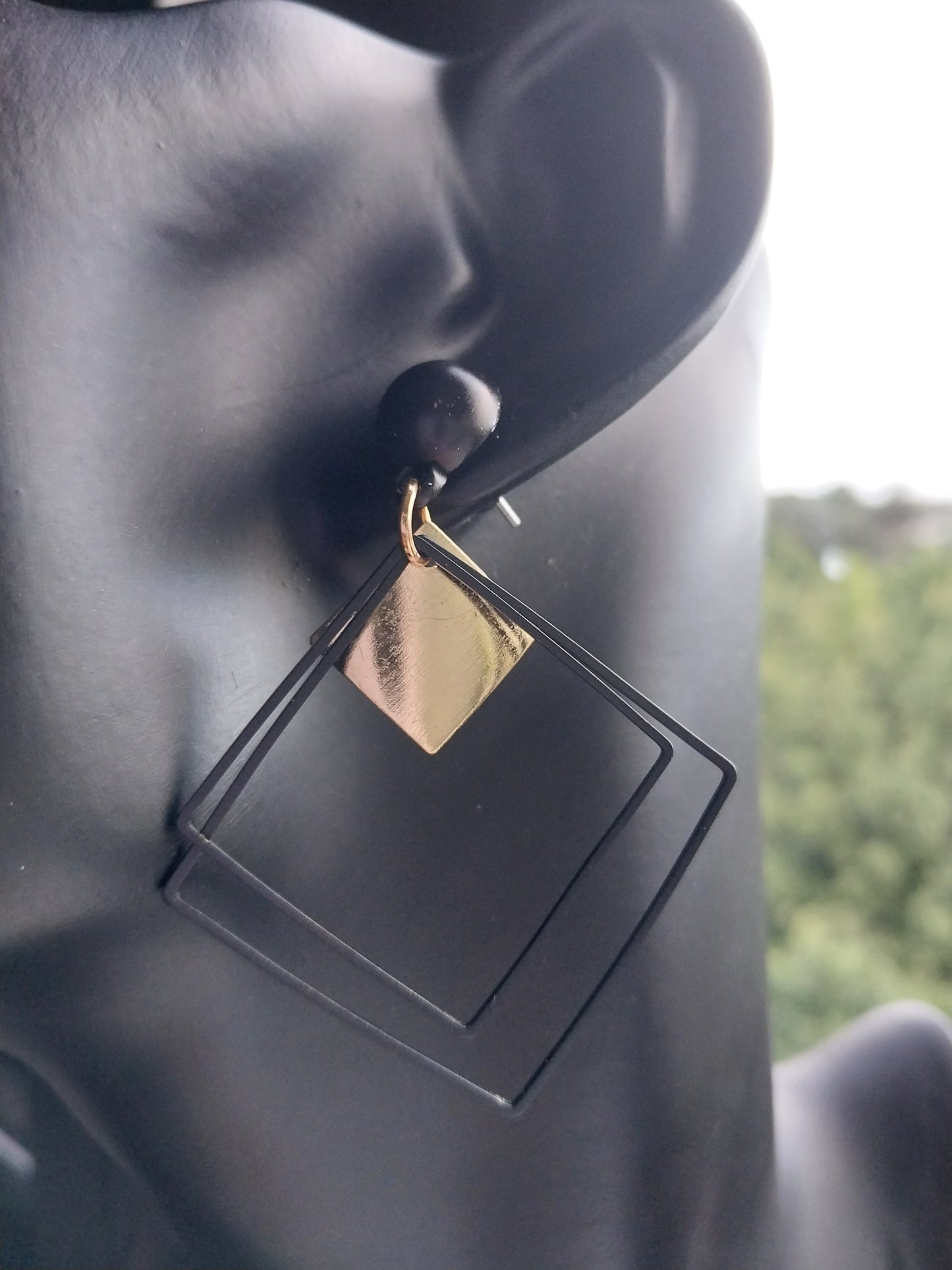 MoUi. Resplendent Black and Gold Square Drop