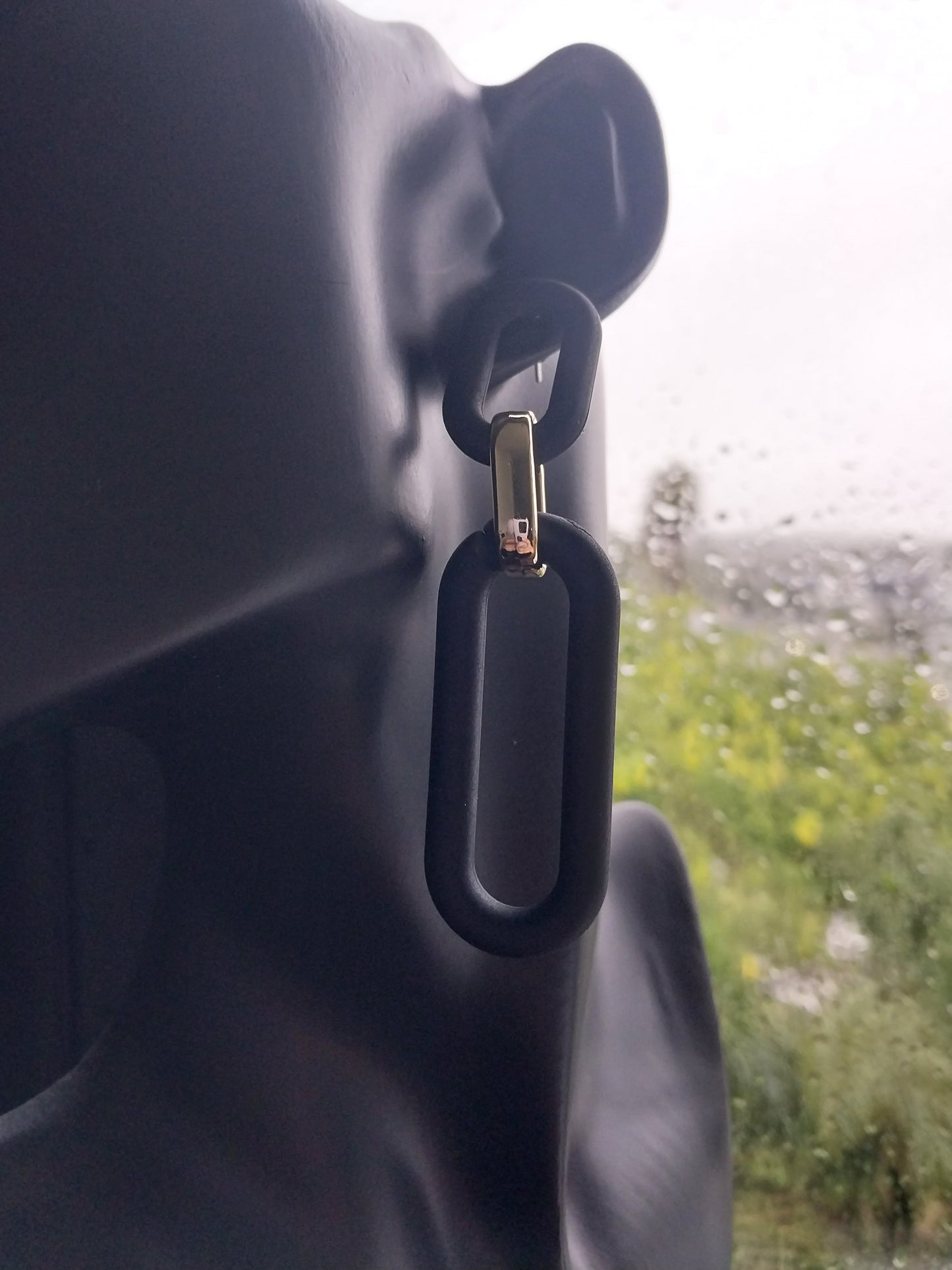 MoUi. New York Black Long Chain Dangle