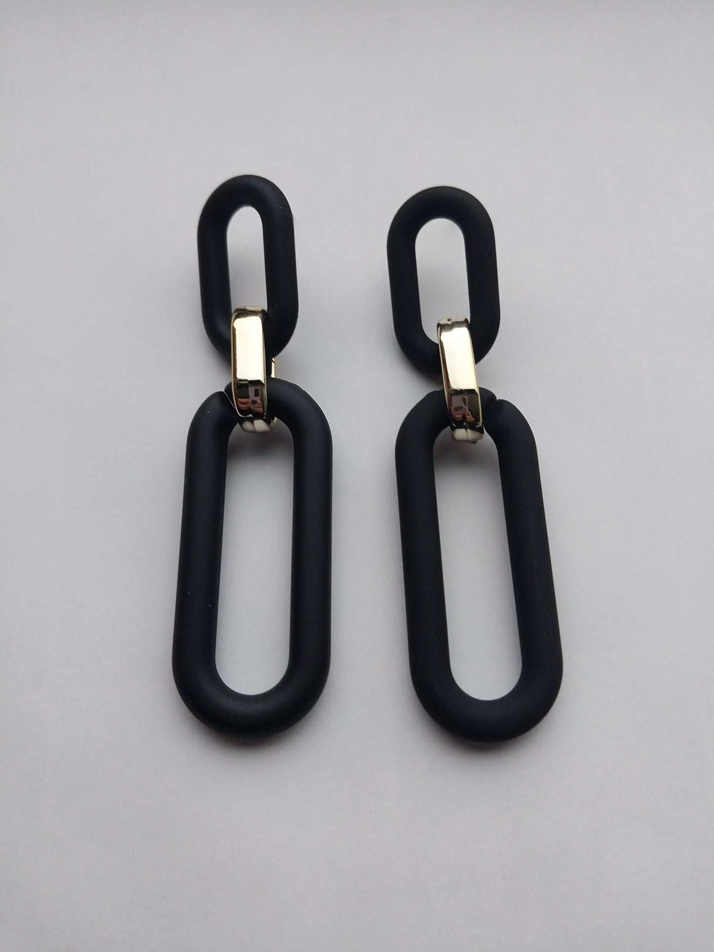 MoUi. New York Black Long Chain Dangle