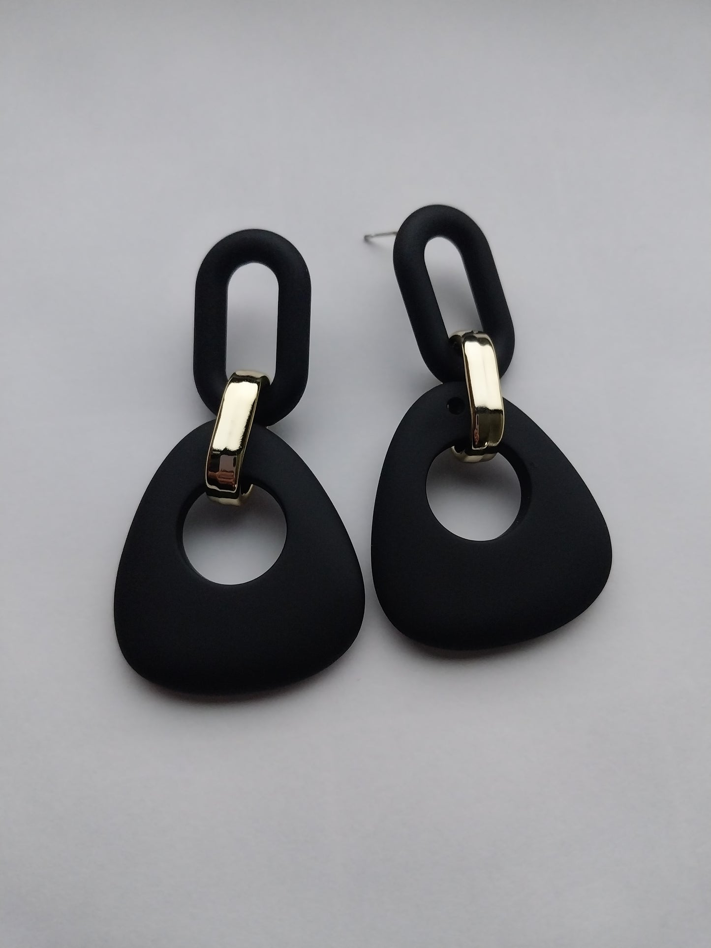 MoUi. New York Black Chain Drop