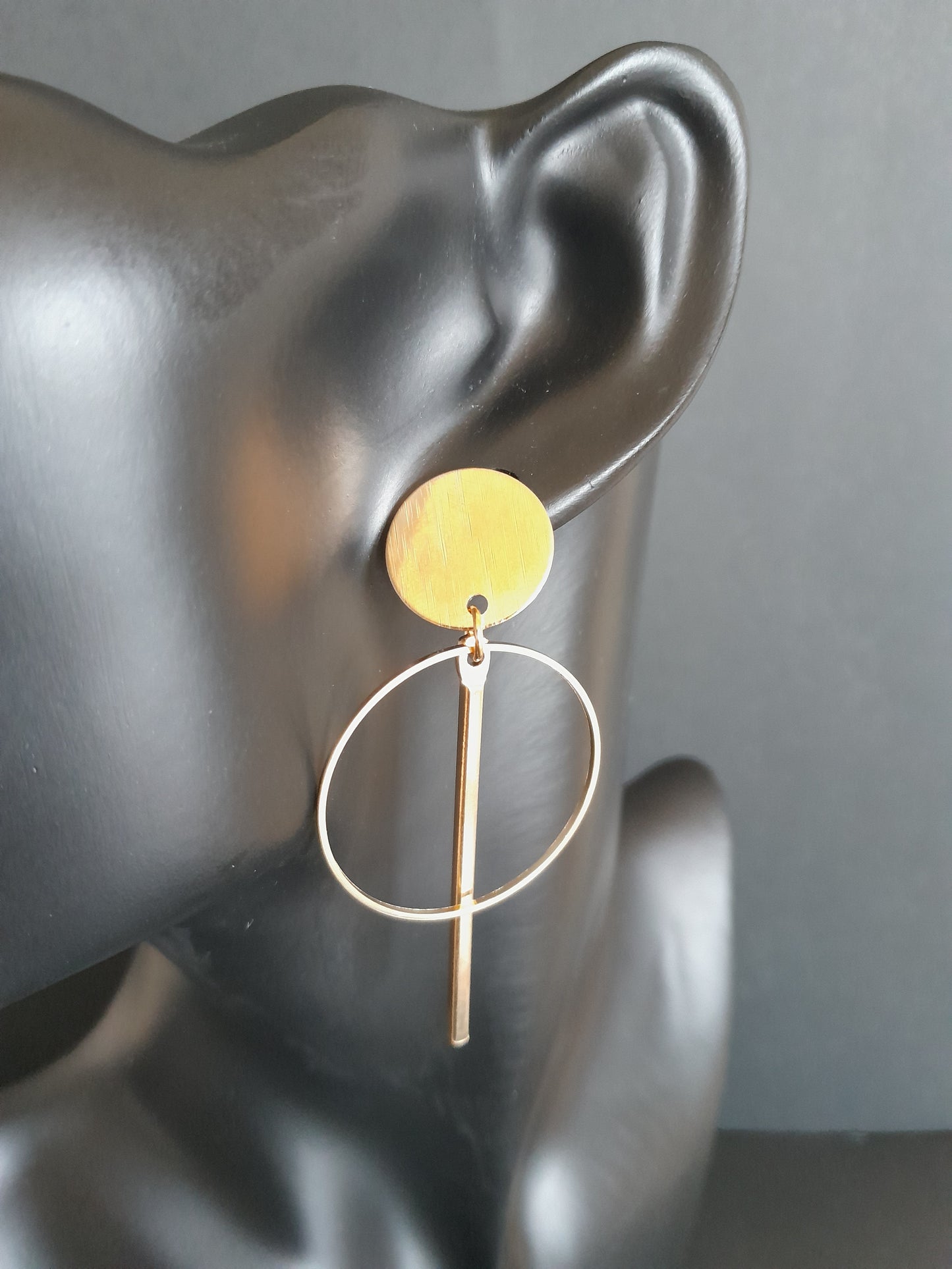MoUi. Stylish Gold Circle and Line Drop