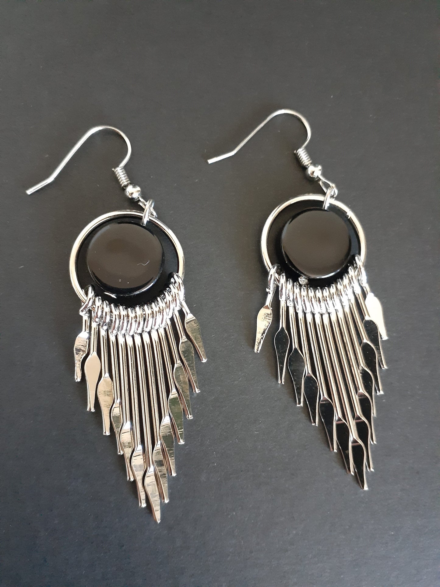 MoUi. Stunning Silver Circle Black Line Drop