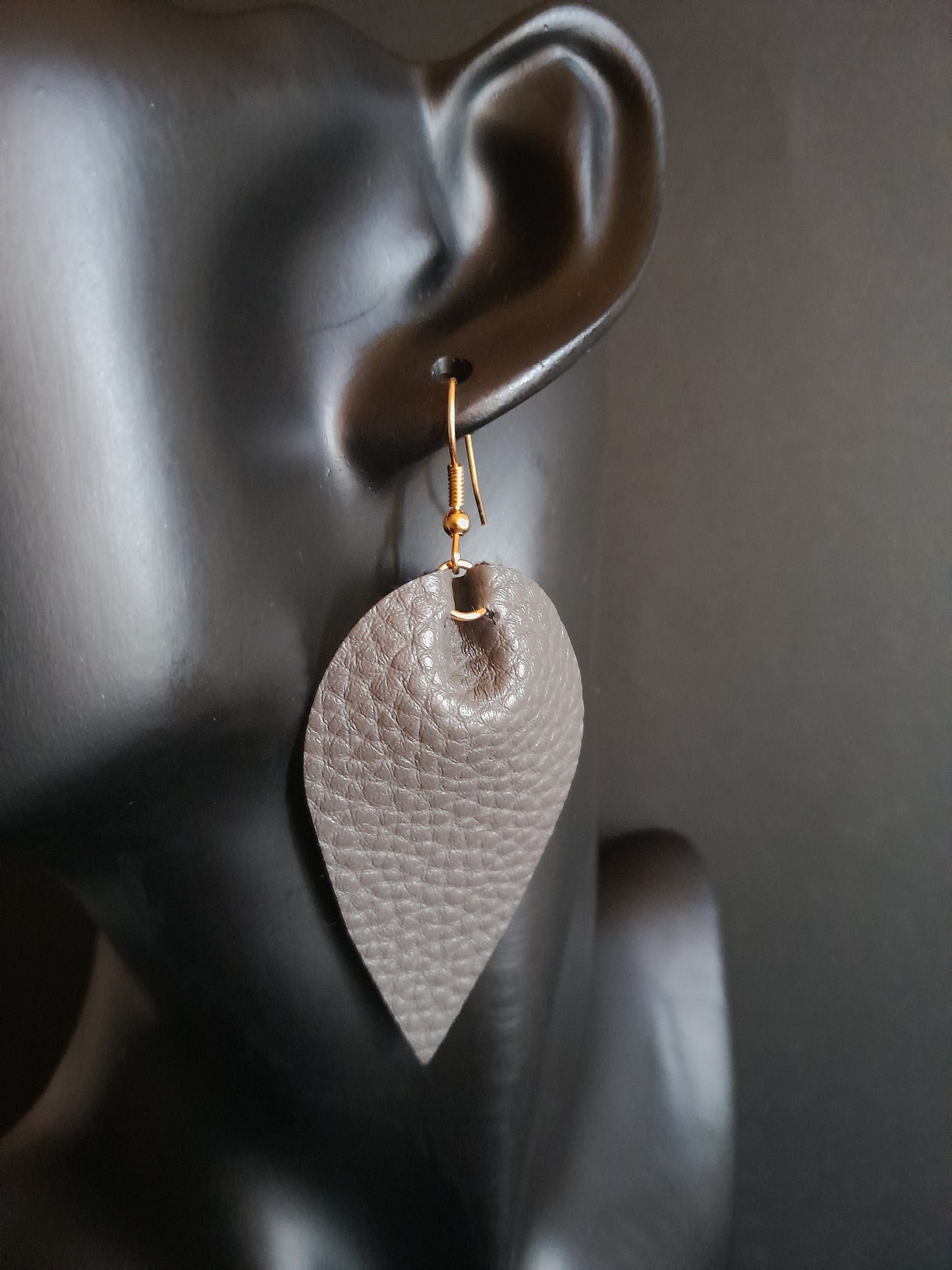 MoUi. Fetching Grey Faux Leather Leaf Drop