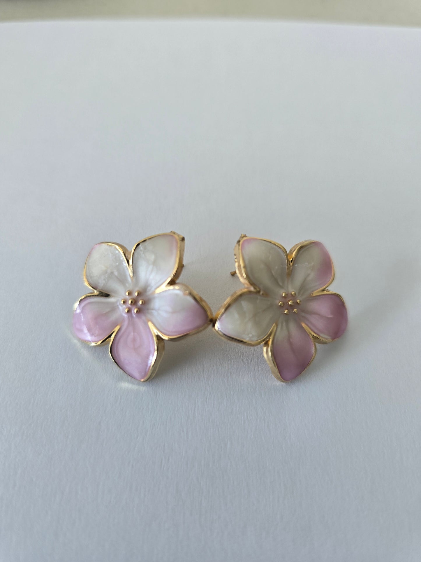 MoUi New Redesign Balayage Pink Floral Stud