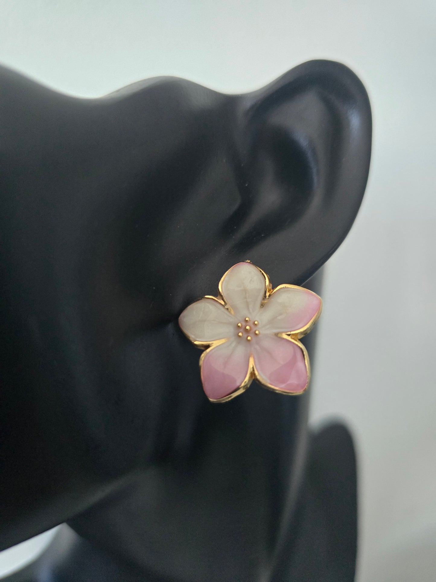 MoUi New Redesign Balayage Pink Floral Stud