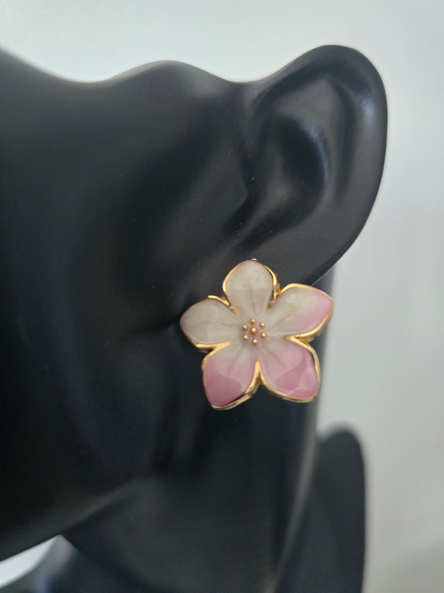 MoUi New Redesign Balayage Pink Floral Stud