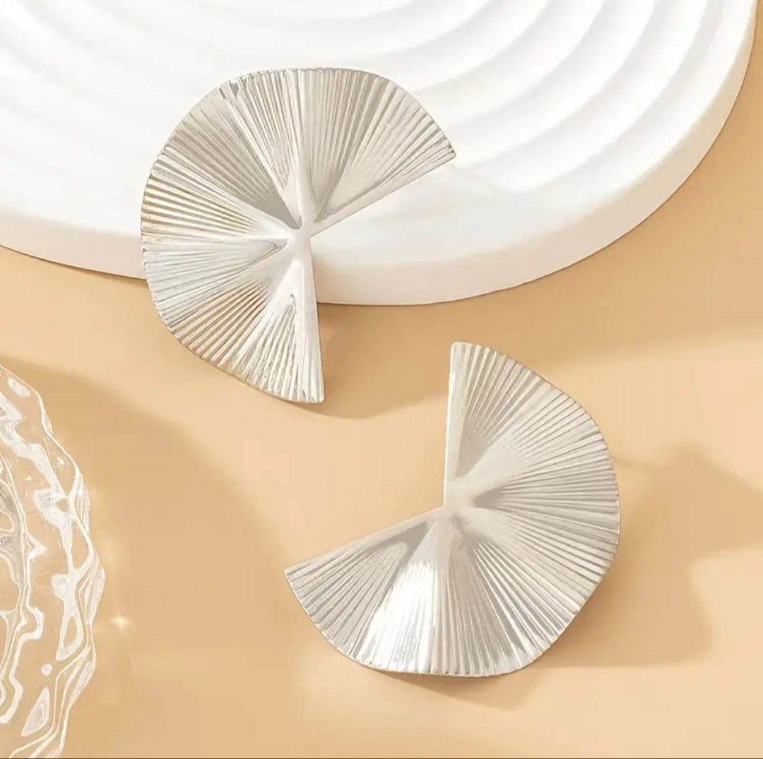 MoUi. New Fan Drop Silver