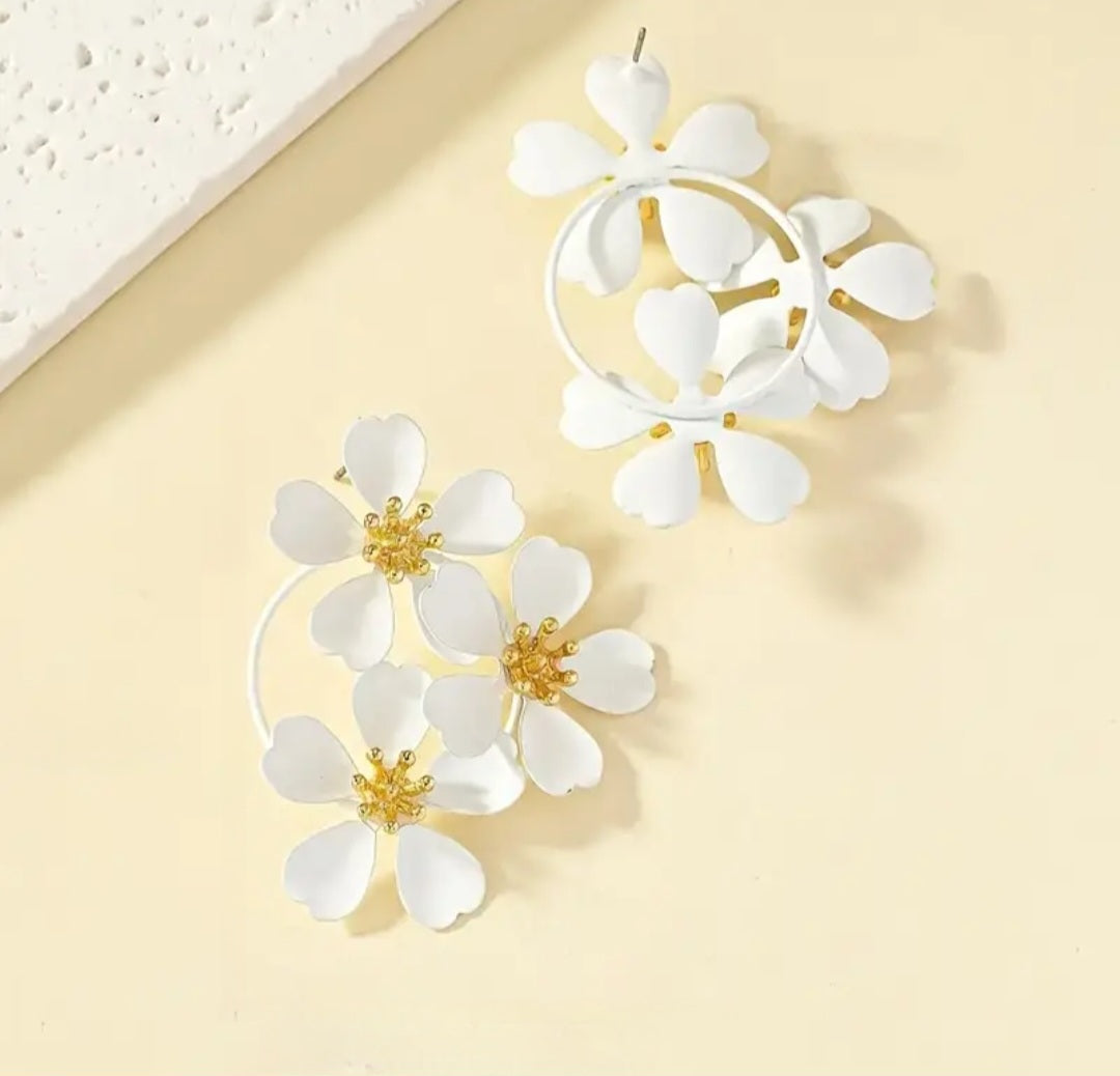 MoUi. New Elegant Camelia White Drop