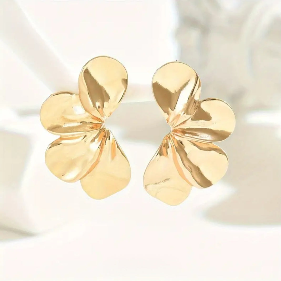 MoUi. New Chic Gold Petal Drop