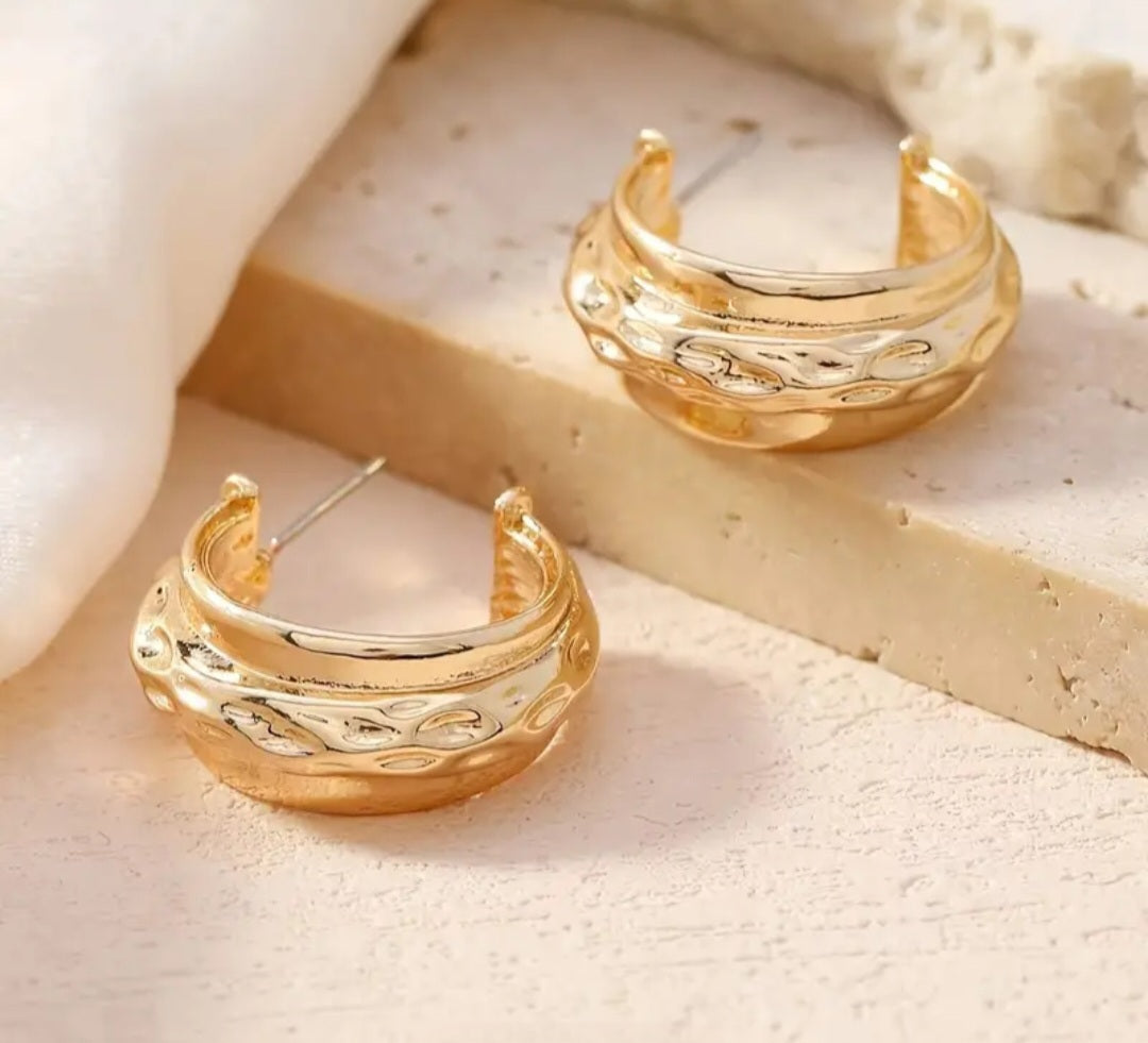 MoUi. New Gold Hoop