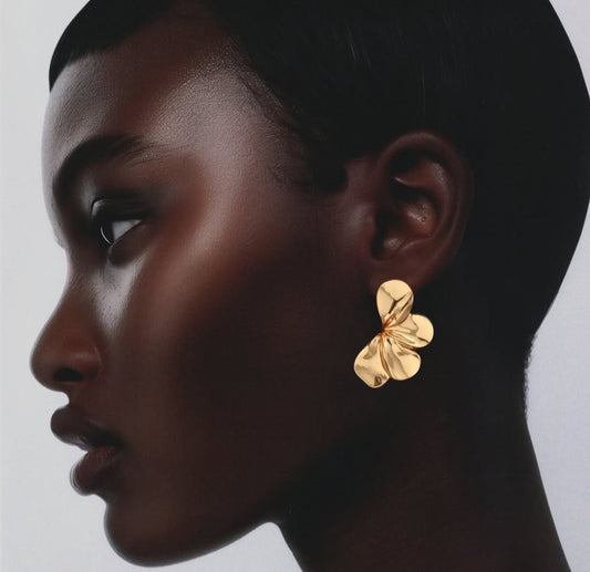 MoUi. New Chic Gold Petal Drop