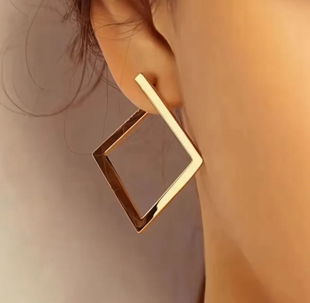 MoUi. New Gold Plated Geometric Hoop