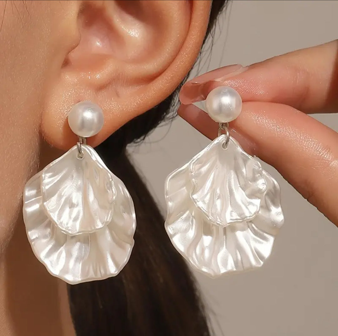 MoUi. New Chic Summer Shell Drop with Faux Pearl Accents