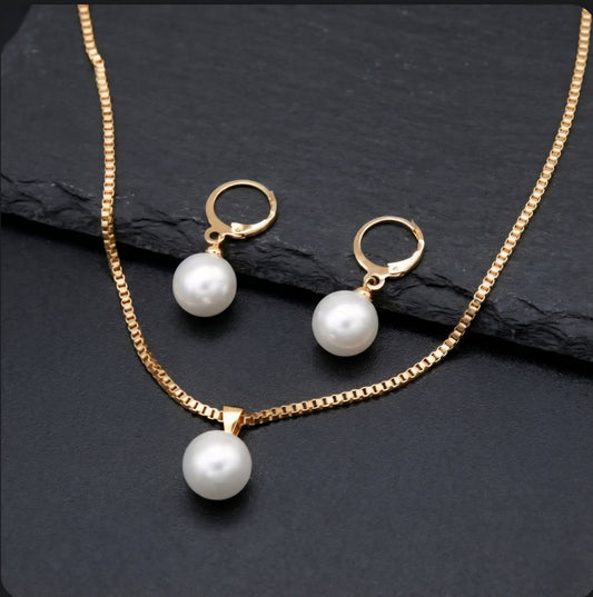 MoUi. New Classic Gold Faux Pearl Pendant Necklace Set