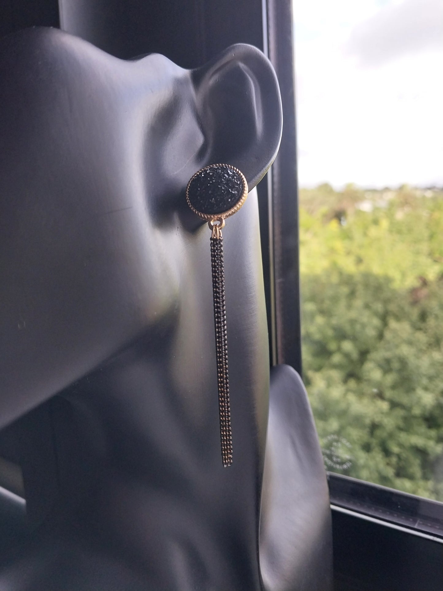 MoUi. Stunning Black Chain Dangle - Storage