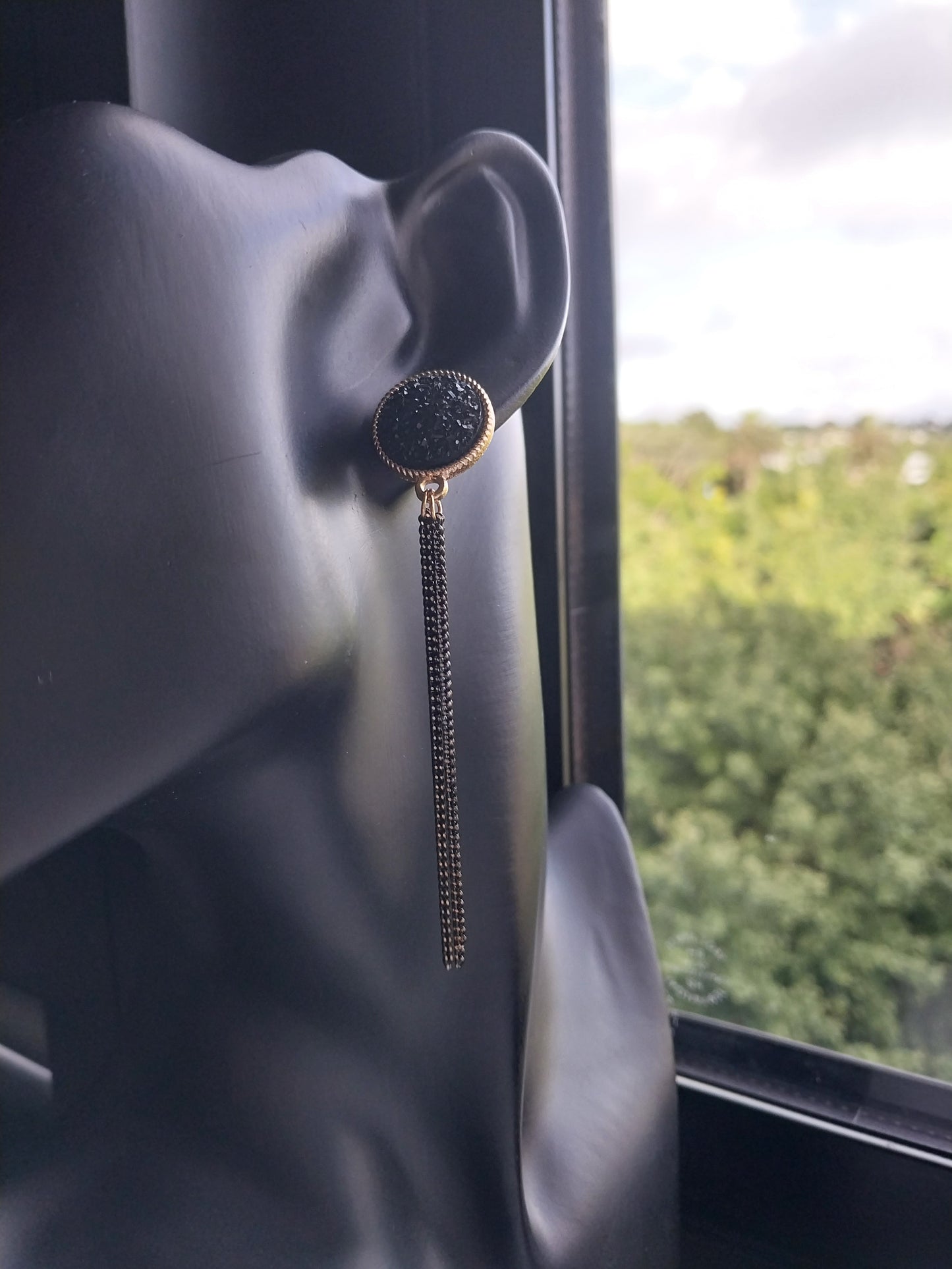MoUi. Stunning Black Chain Dangle - Storage