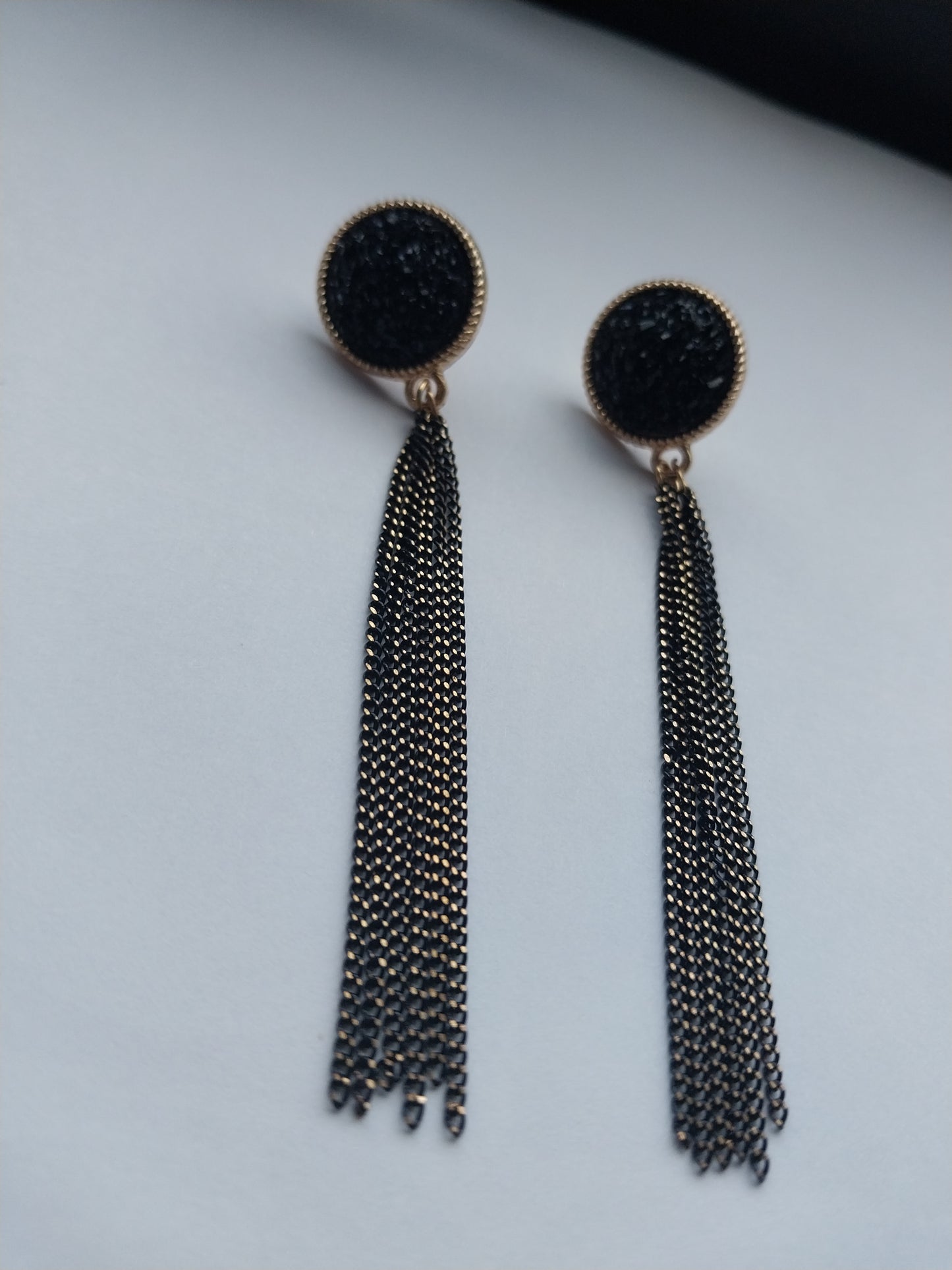 MoUi. Stunning Black Chain Dangle - Storage