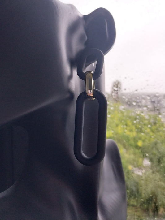 MoUi. New York Black Long Chain Dangle