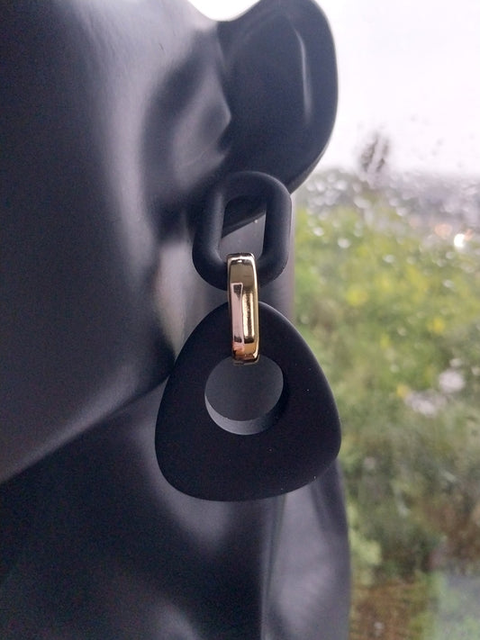 MoUi. New York Black Chain Drop